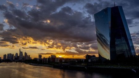 AMB faizleri indirdi