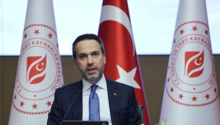 Bayraktar: LNG alanında işbirliğimiz ve ticaretimiz artabilir