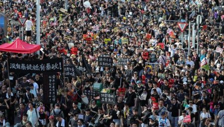 Çin’de tarifeler öncesi bin 146 protesto