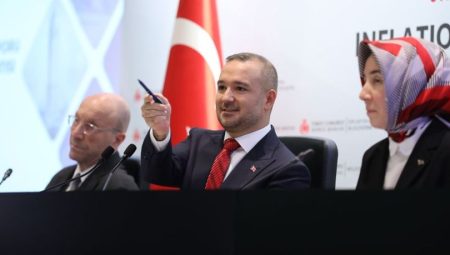 TCMB Başkanı Karahan: Dezenflasyon devam ediyor fakat riskler canlı