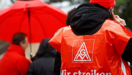 Almanya’da Ford emekçileri greve gitti