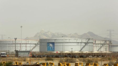 Aramco’nun net kârı birinci çeyrekte gerileyen petrol fiyatlarıyla düştü