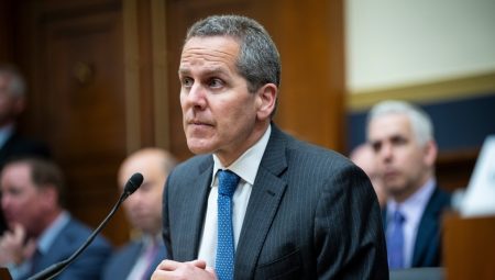 Fed yetkilisinden tarife uyarısı