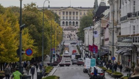 İsveç ve Norveç, faiz oranlarını yeniden sabit tuttu