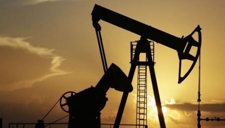 Petrol, arz fazlası kaygılarıyla düşüyor