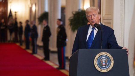 Trump, AB’ye uygulanacak yüzde 50’lik tarifeyi erteledi