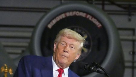 Trump, iktisadın daralmasından Biden’ı sorumlu tuttu