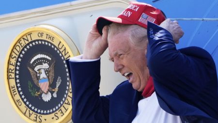 Trump’tan Çin tarifesi açıklaması: Önden düşürmeyeceğim