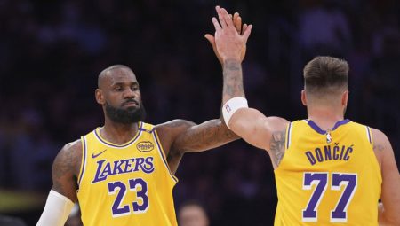 Los Angeles Lakers 10 milyar dolara satılacak