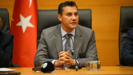 Manisa Büyükşehir Belediye Başkanı Ferdi Zeyrek hayatını kaybetti