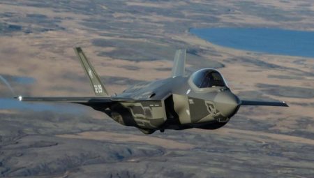 Pentagon F-35 talebini yarıya indirdi