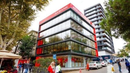 Akbank’tan yılın 2. çeyreğinde 11,1 milyar TL kâr