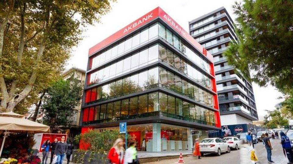 Akbank’tan yılın 2. çeyreğinde 11,1 milyar TL kâr