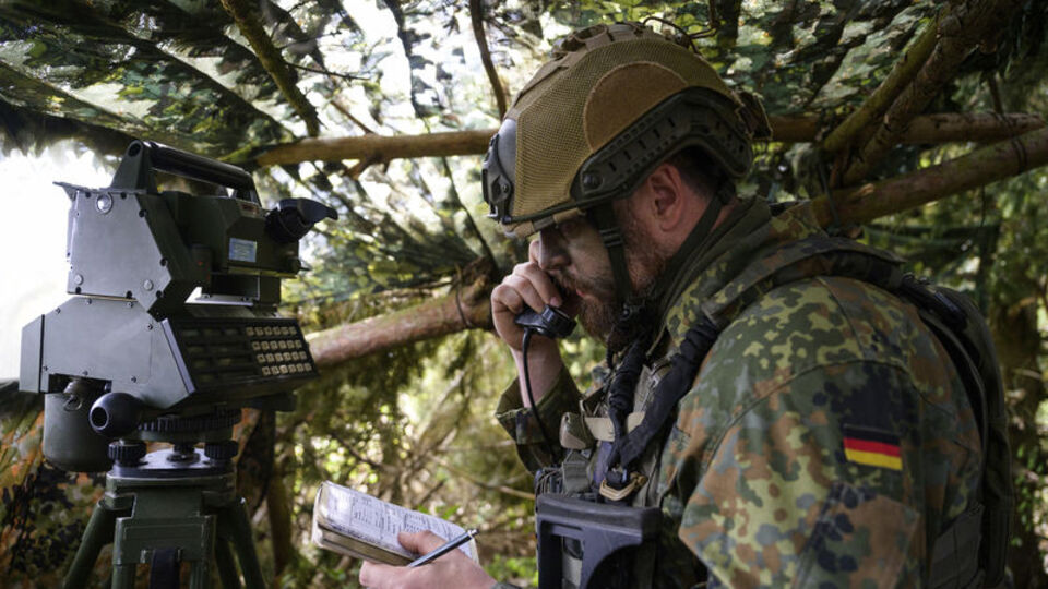 Almanya, NATO askeri harcama maksatlarını erkenden aşmayı planlıyor