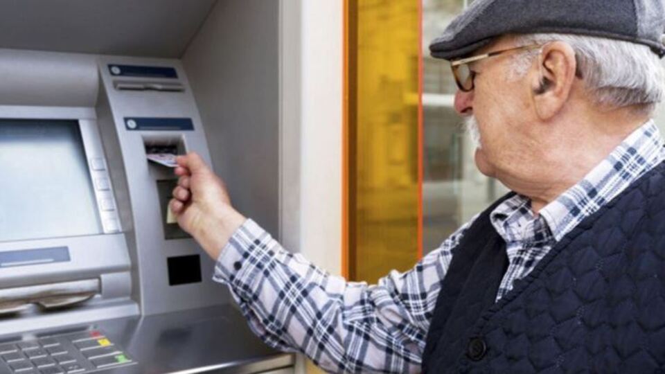 Bankalar emekli maaşına bloke koyabilecek