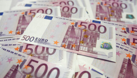 Hazine’nin euro tahviline talep üç katı aştı