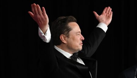 Musk’ın ‘yeni bir siyasi parti kurulsun mu?’ anketinden evet çıktı