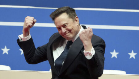 Tesla’dan CEO Musk’a 30 milyar dolarlık pay ikramiyesine onay
