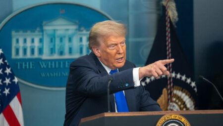 Trump: Kimsenin dolara saldırmasına müsaade vermeyeceğiz