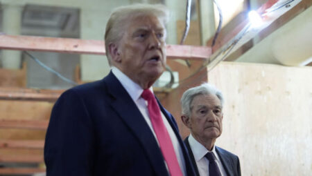 Trump Powell için ağzını bozdu: İnatçı moron