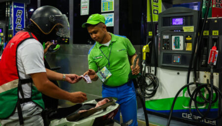 40 günlük petrol stoku kalan Filipinler’de acil durum duyuru edildi
