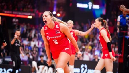 A Ulusal Bayan Voleybol Ekibi tarihinde birinci defa finale yükseldi