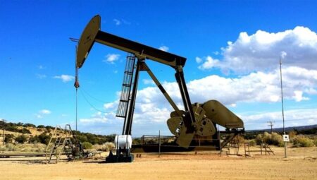 ABD, yıl sonu için petrol fiyatlarının düşeceğini öngörüyor