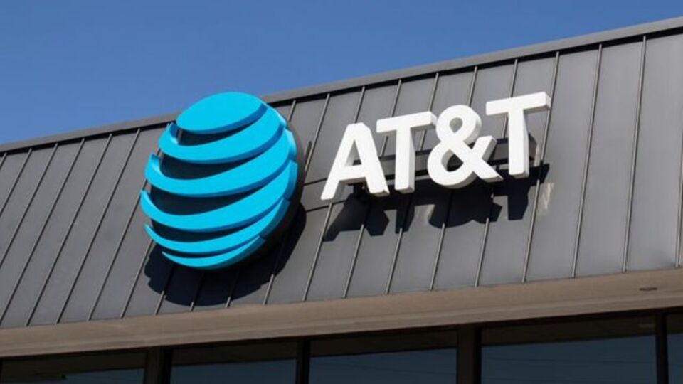 AT&T’den 23 milyar dolarlık spektrum atağı