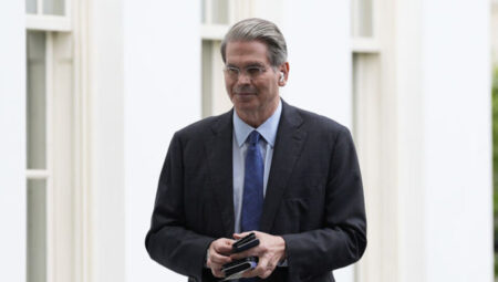 Bessent’ten Powell’a Fed’de iç kontrol daveti