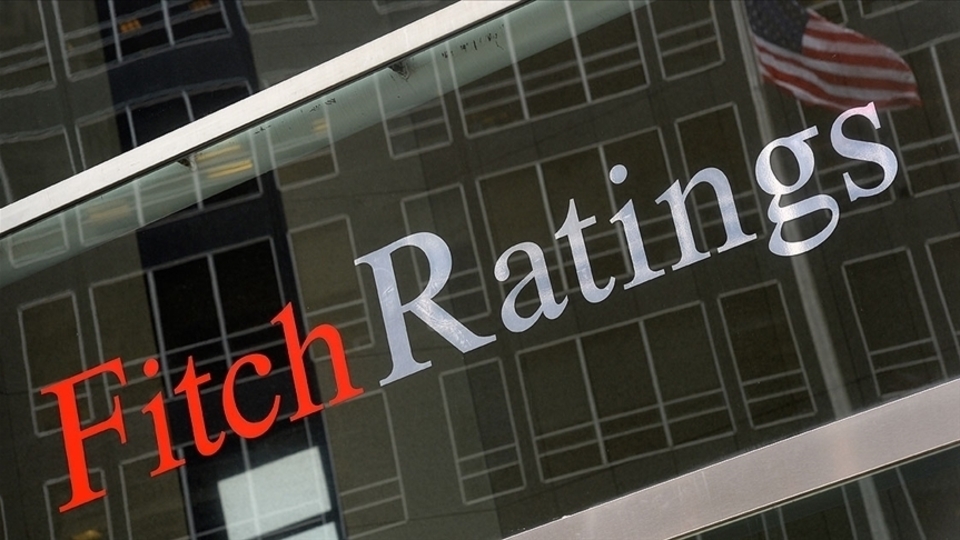 Fitch Fransa’nın kredi notunu düşürdü