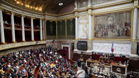 Fransa’da Macron’un azline ait önerge Parlamentoya sunuldu