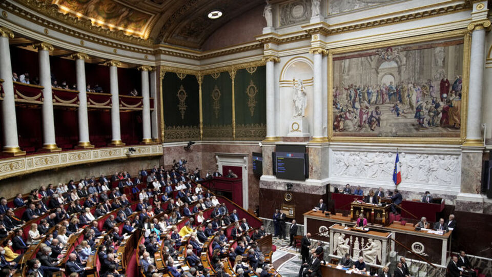 Fransa’da Macron’un azline ait önerge Parlamentoya sunuldu