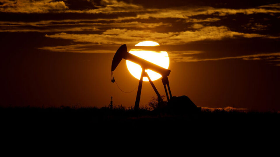 Hindistan’ın Rus petrolü ithalatı sürdükçe fiyatlar düşmeye devam ediyor