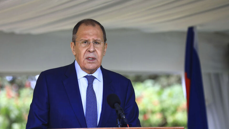 Lavrov: Putin, Zelenskiy’le görüşmeye hazır