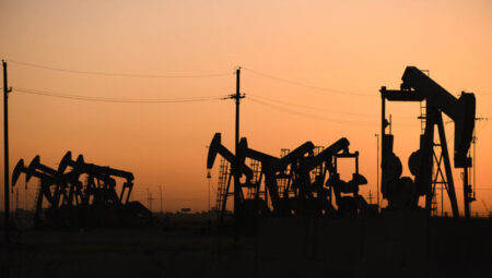 OPEC+’nın üretimde duraklamaya bağlı kalması bekleniyor