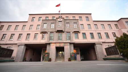 Üçüncü füze de hava alanında vuruldu