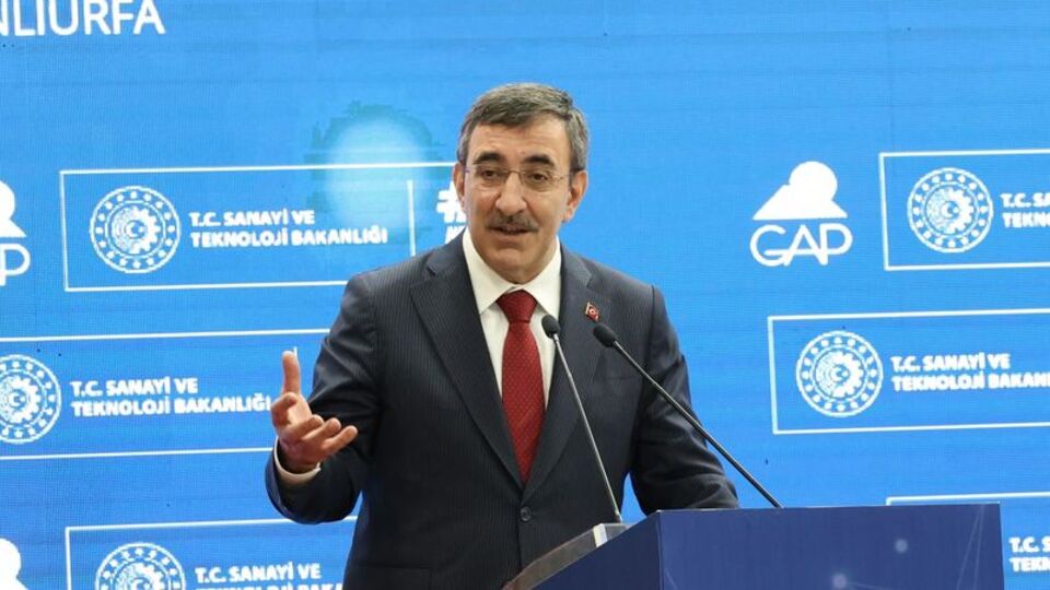Yılmaz: Enflasyonla gayrette kararlı bir biçimde yol alıyoruz